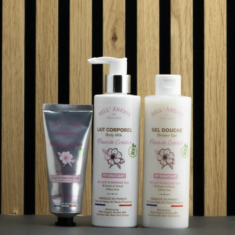 Coffret Douceur Fleur de Cerisier au lait d'ânesse bio par bell ânesse en Provence
