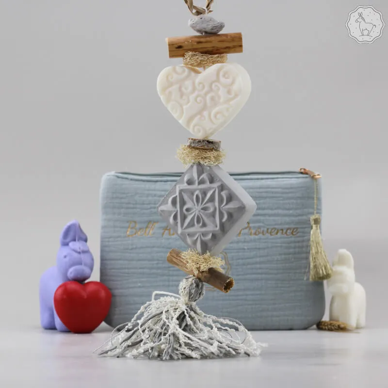 Tresse a savon Fleur de Lys  par Bell'ânesse en Provence